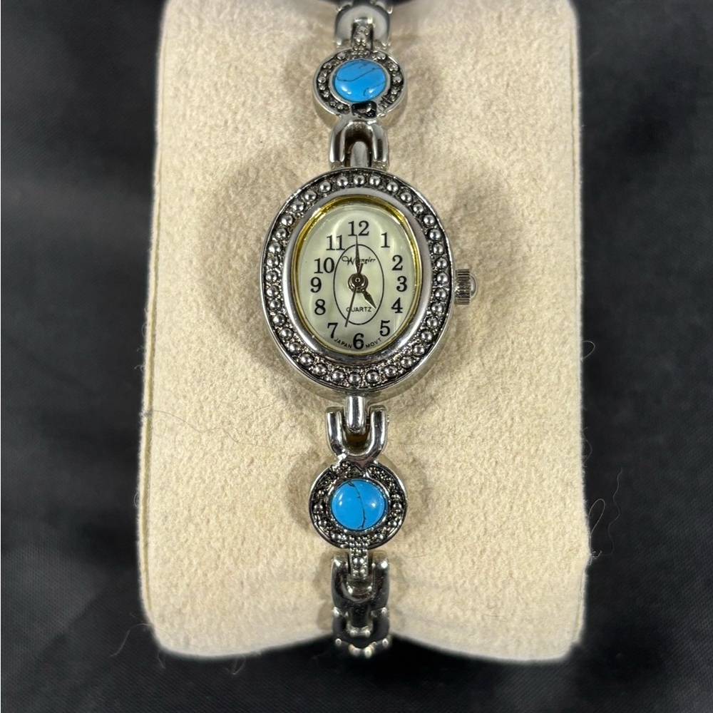 Grengle women’s turquoise watch. Like new con. W/battery